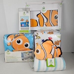 Finding Nemo: Wavy Days 9 Piece crib Bedding Set